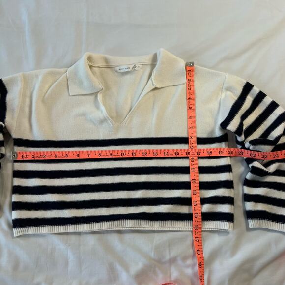 Altr'd State Women's Small Navy White Crop V-Neck Sweater - Picture 2 of 4